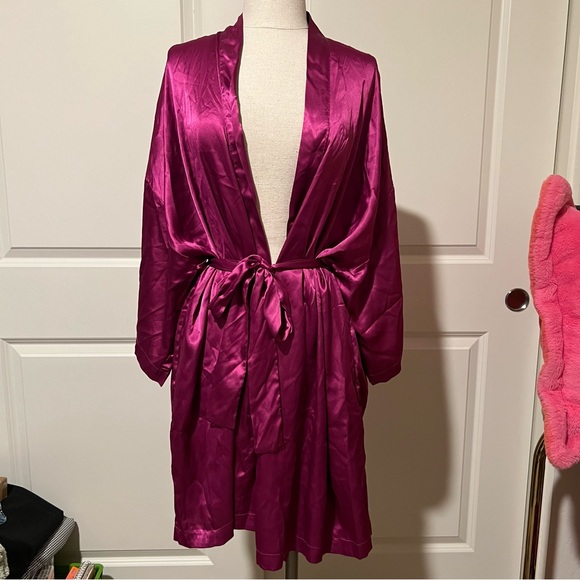 Victoria's Secret Plum Robe - Picture 1 of 4